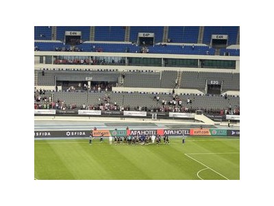 경기 후 폴더 인사로 감사 전한 구름 관중 장관