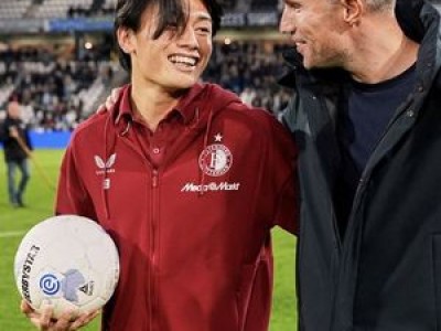 우에다 아야세 해트트릭으로 일본 축구의 오랜 고민 해결?
