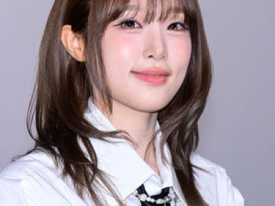 가수 최예나 잠실구장에서 시구 나서 팬들 환호