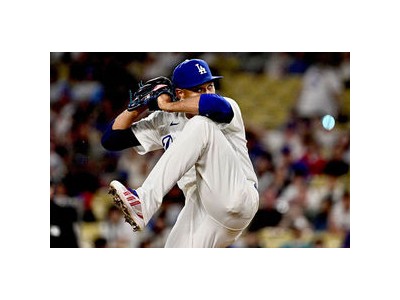 타릭 스쿠발 첫 홈경기 선발 등판에 LA 다저스 역전승