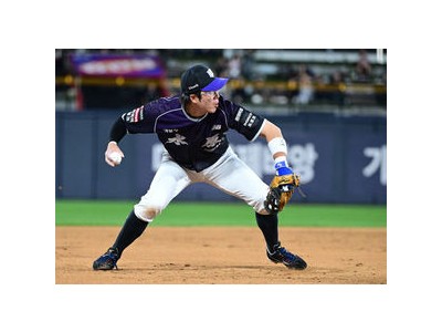 KT 위즈 실책에 자멸 삼성과 차이 1.5경기로 좁혀져